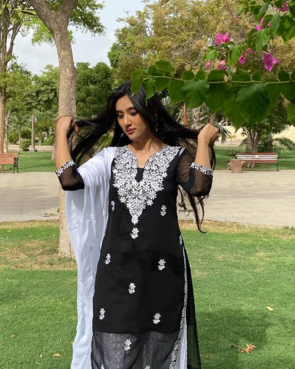 Gul Posh | Midnight Black - Image 8