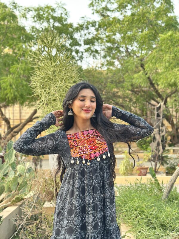 Naqsh -03- Chunri Naqsh - Image 3